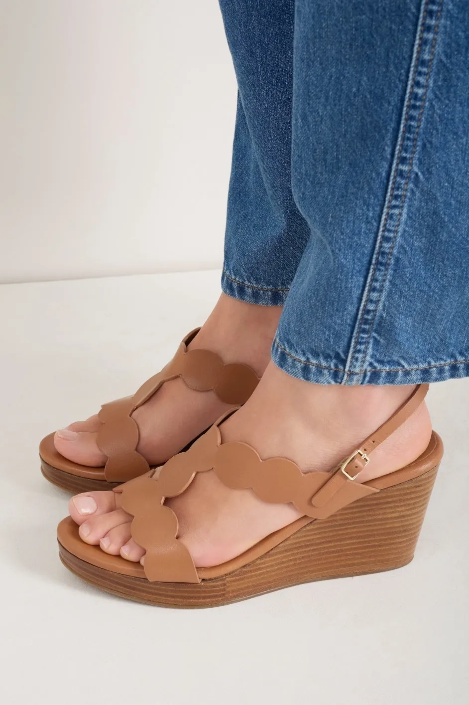 Freya Wide Leg Jean - Mid Wash